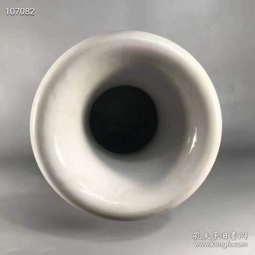 大清康熙年制粉彩花鳥(niǎo)圖棒槌瓶一對(duì),開(kāi)口外撇